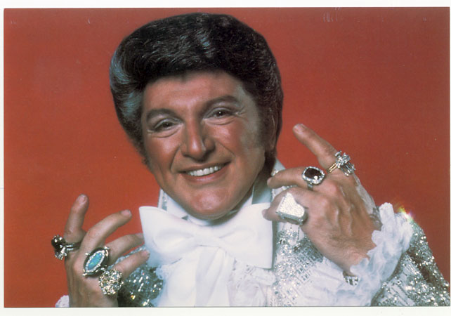 liberace-with-rings